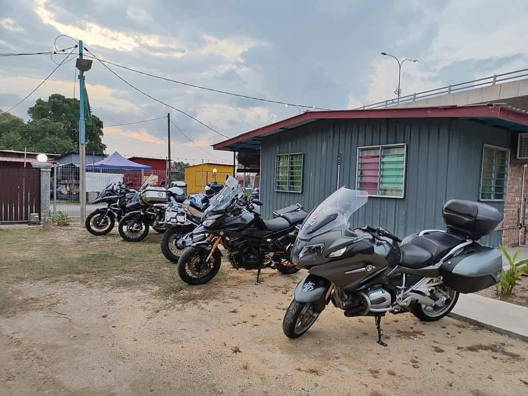Motorcycle parking bay